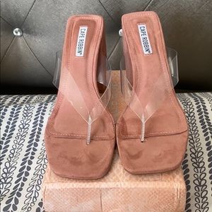 Block heel sandal